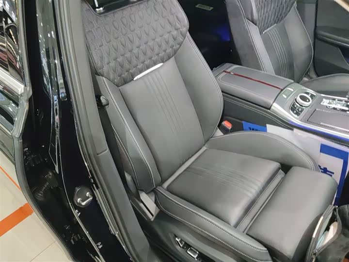 Фото 25 - Hongqi H9