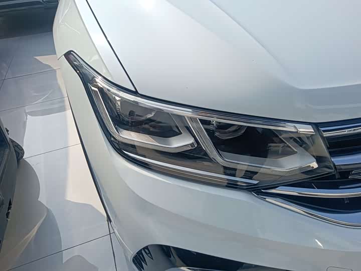 Фото 16 - Volkswagen Tiguan L Pro