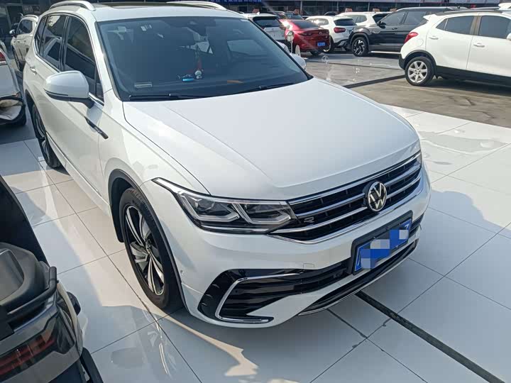 Фото 3 - Volkswagen Tiguan L Pro