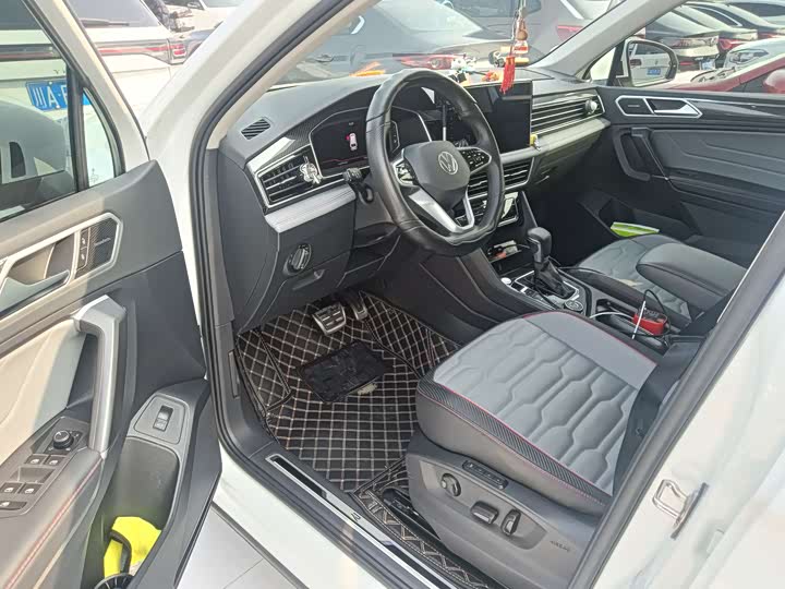 Фото 4 - Volkswagen Tiguan L Pro