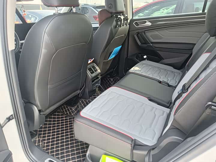 Фото 9 - Volkswagen Tiguan L Pro