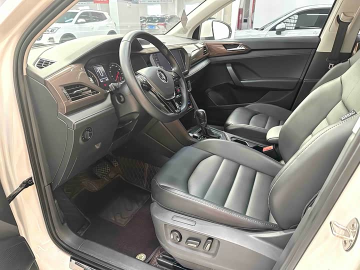 Фото 5 - Volkswagen Tharu