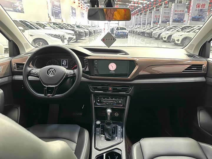 Фото 6 - Volkswagen Tharu