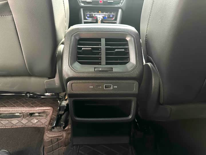 Фото 9 - Volkswagen Tharu