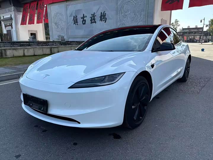 Фото 1 - Tesla Model 3