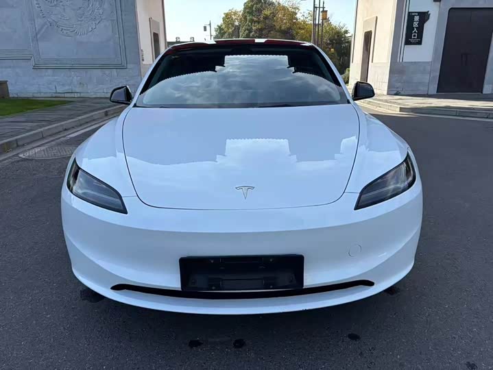 Фото 2 - Tesla Model 3