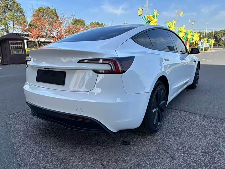 Фото 5 - Tesla Model 3