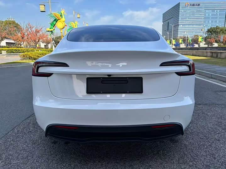Фото 6 - Tesla Model 3