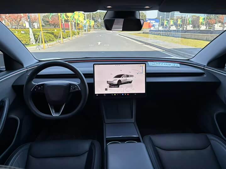 Фото 8 - Tesla Model 3