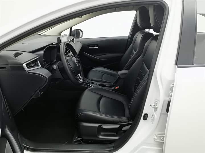 Фото 10 - Toyota Corolla