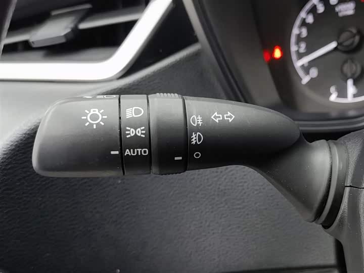 Фото 21 - Toyota Corolla