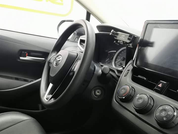 Фото 22 - Toyota Corolla