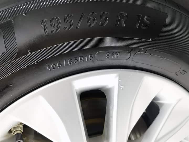 Фото 24 - Toyota Corolla