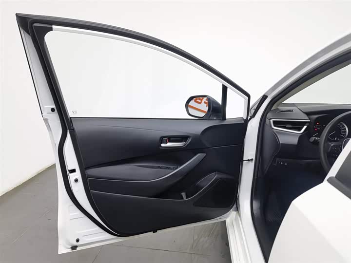 Фото 8 - Toyota Corolla