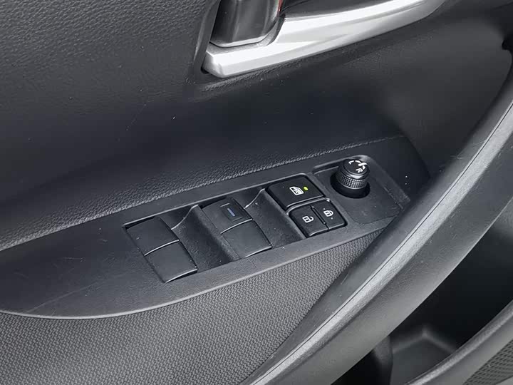 Фото 9 - Toyota Corolla