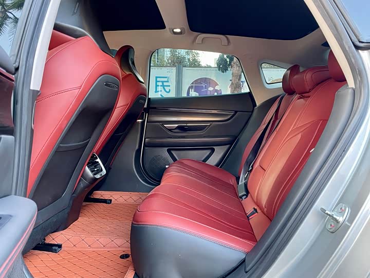 Фото 10 - XPeng P7