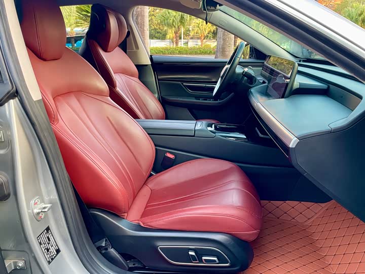 Фото 12 - XPeng P7