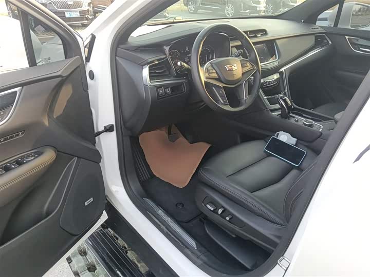 Фото 16 - Cadillac XT5