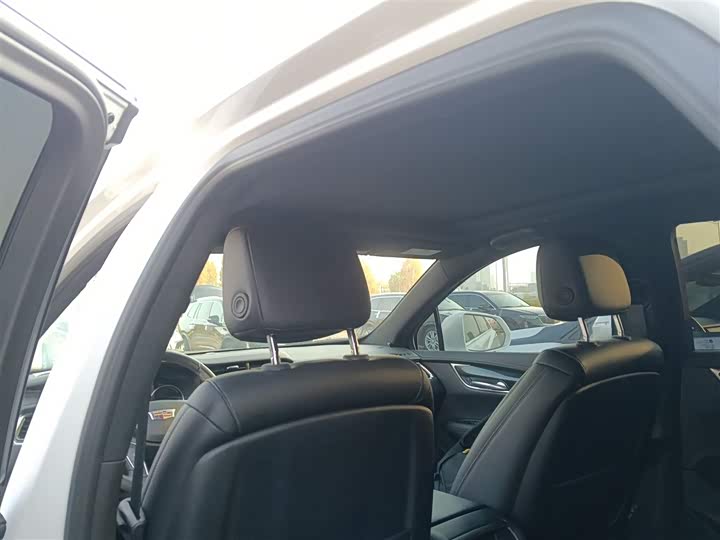 Фото 18 - Cadillac XT5