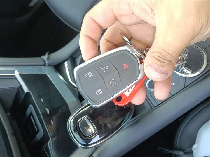 Фото 9 - Cadillac XT5