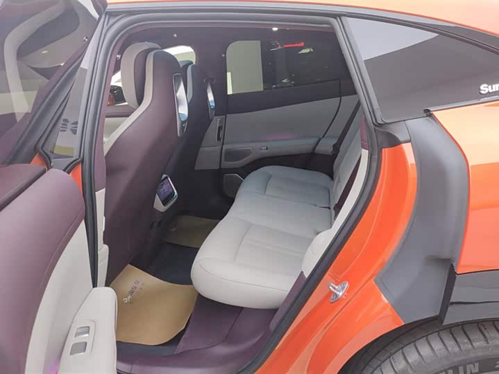 Фото 11 - Xiaomi YU7