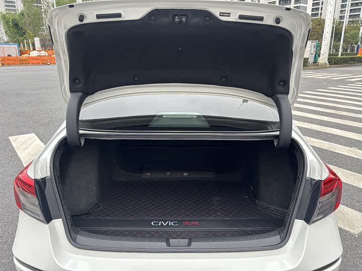 Фото 16 - Honda Civic