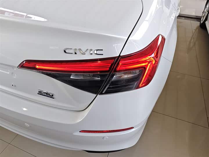 Фото 8 - Honda Civic