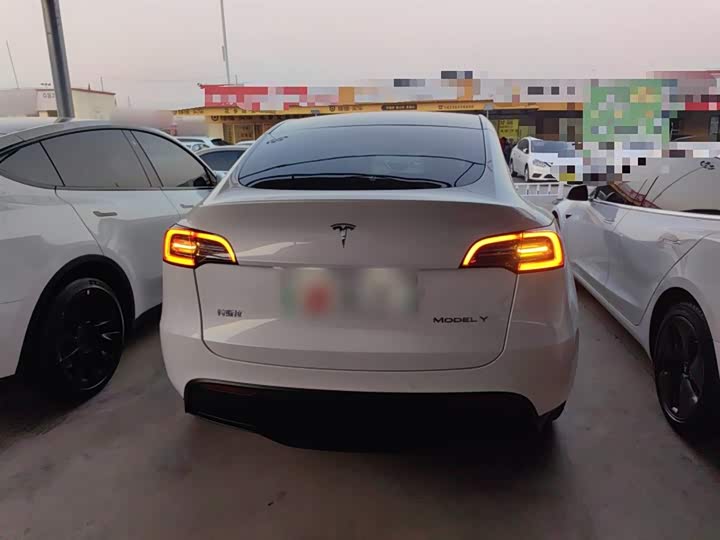 Фото 6 - Tesla Model Y
