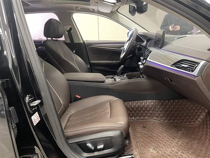 Фото 17 - BMW 5 Series Hybrid