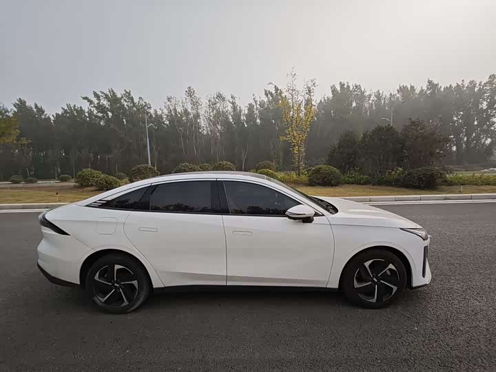 Фото 8 - Geely Galaxy L6