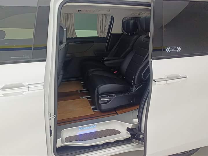 Фото 11 - GAC Trumpchi E8