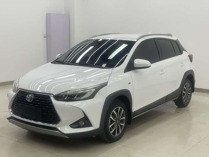 Фото 1 - Toyota Yaris L Hatchback