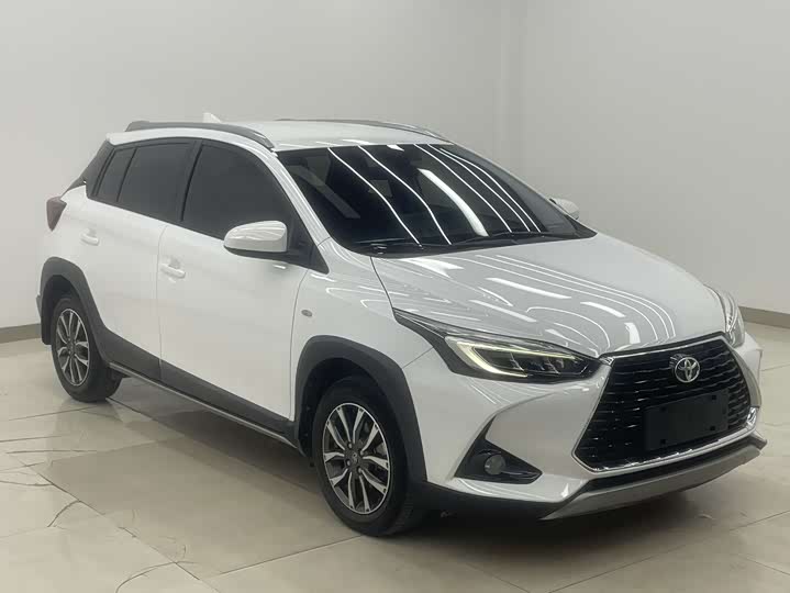 Фото 2 - Toyota Yaris L Hatchback