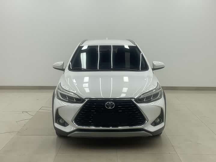 Фото 5 - Toyota Yaris L Hatchback