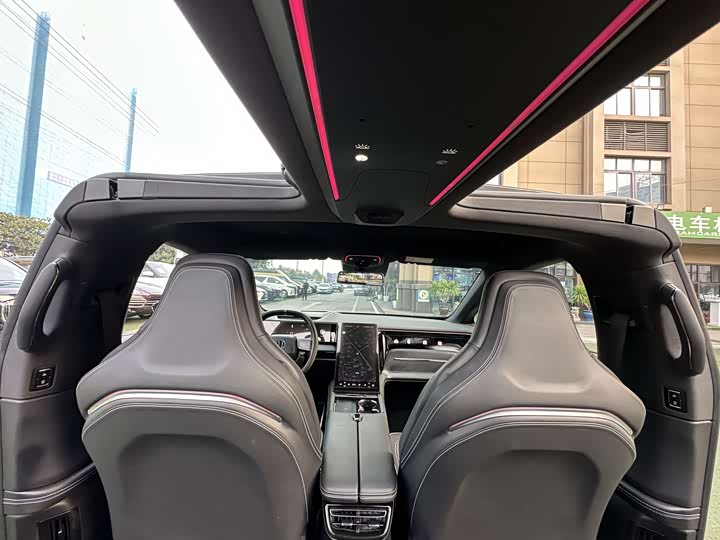 Фото 10 - HiPhi X