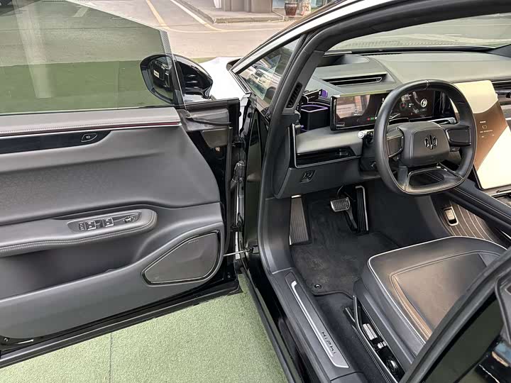 Фото 11 - HiPhi X