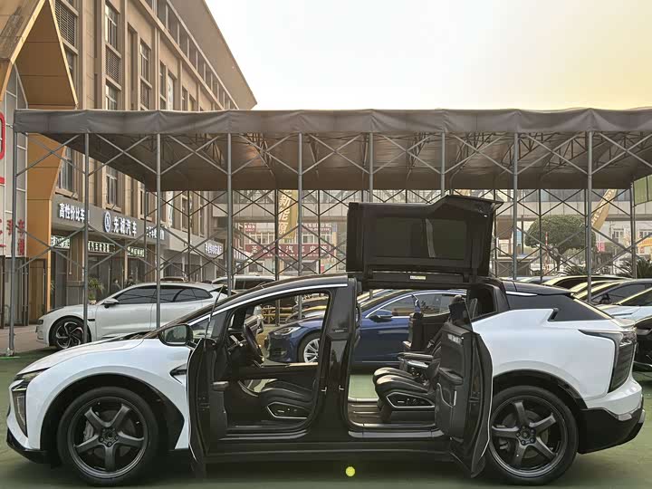 Фото 5 - HiPhi X