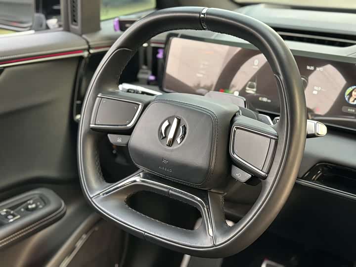 Фото 7 - HiPhi X