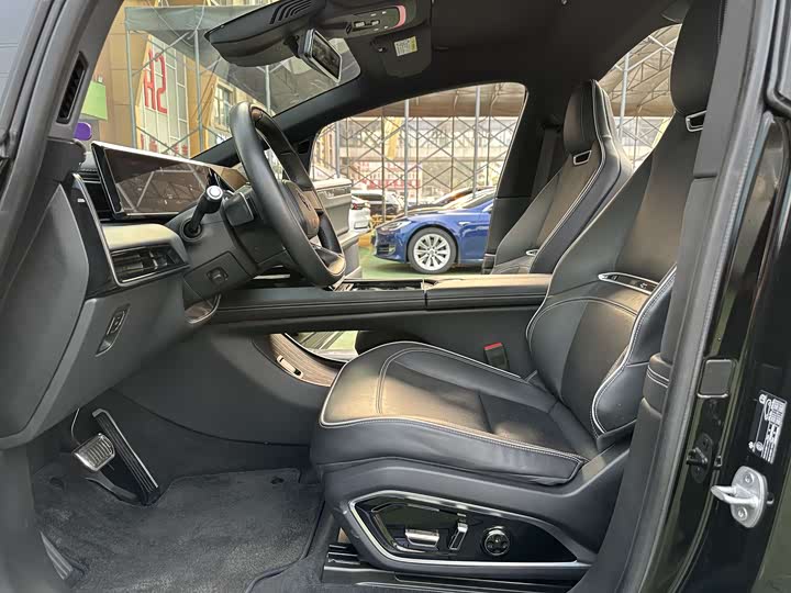 Фото 8 - HiPhi X