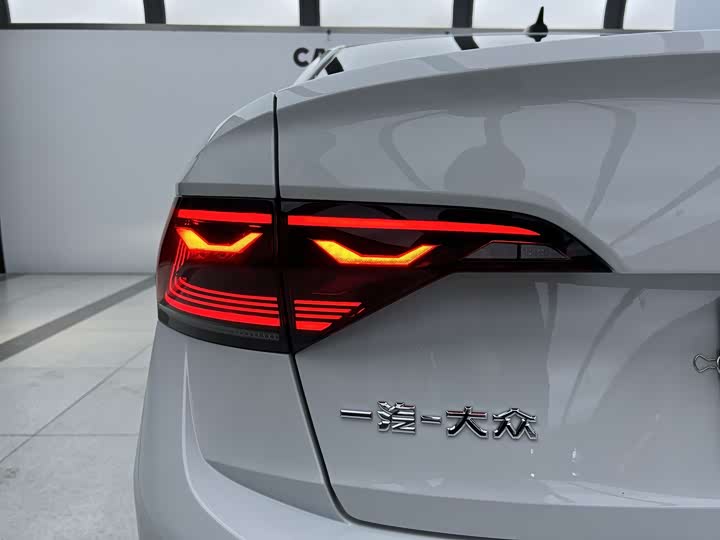 Фото 11 - Volkswagen Sagitar L