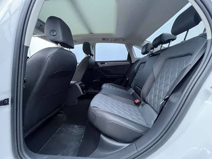 Фото 13 - Volkswagen Sagitar L