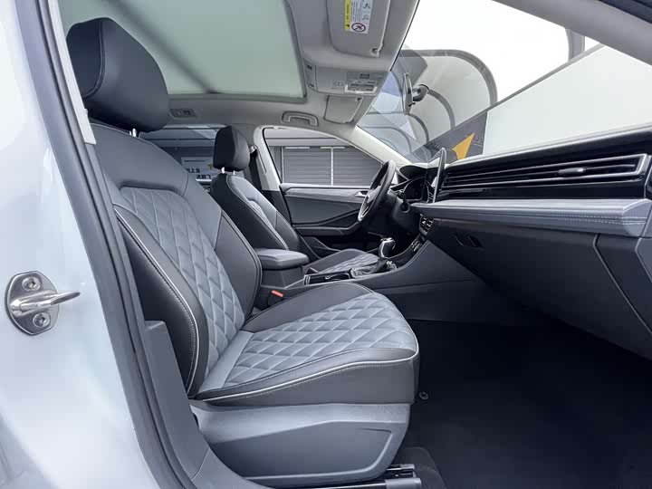 Фото 17 - Volkswagen Sagitar L