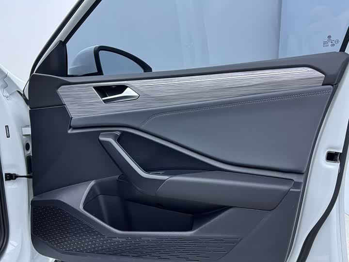 Фото 18 - Volkswagen Sagitar L