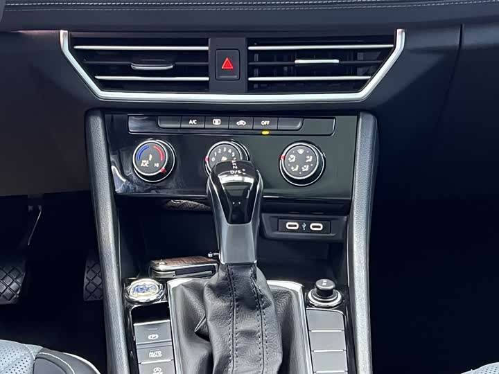 Фото 22 - Volkswagen Sagitar L