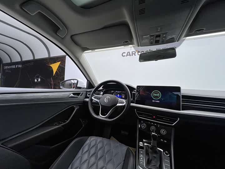 Фото 24 - Volkswagen Sagitar L