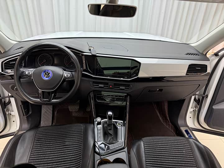 Фото 14 - Volkswagen Tayron