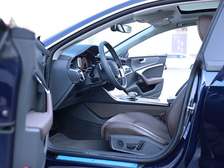 Фото 12 - Audi A7L