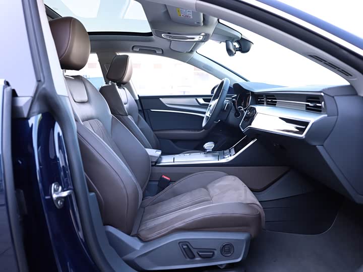 Фото 13 - Audi A7L