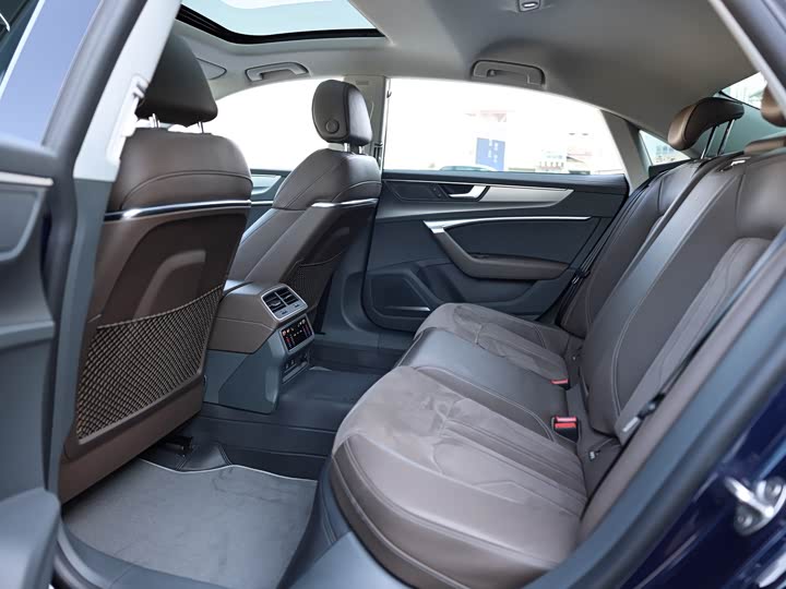 Фото 14 - Audi A7L