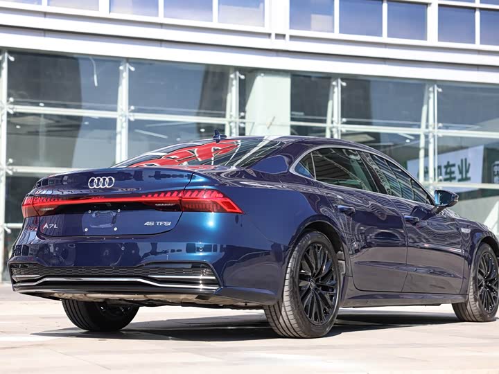 Фото 7 - Audi A7L